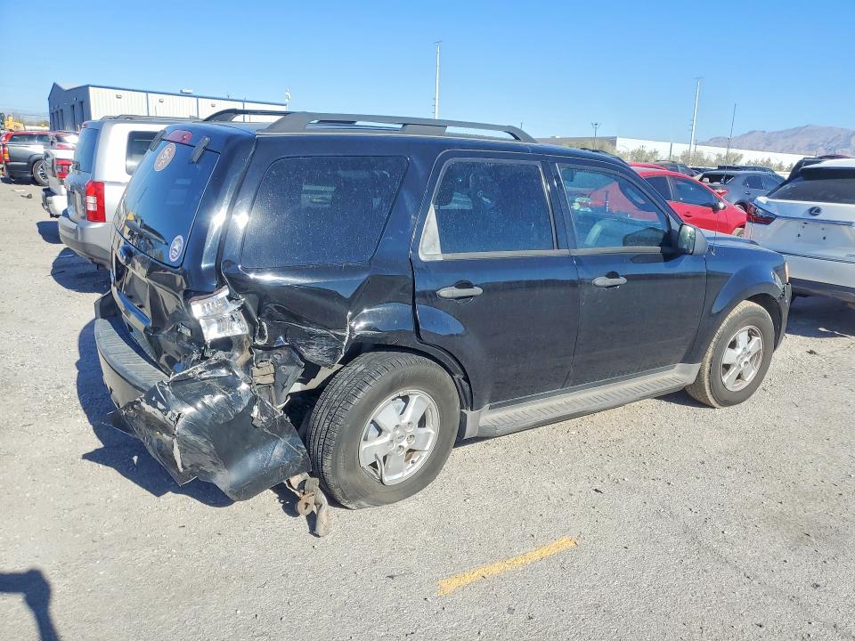 Photo 3 from auction – 2010 FORD ESCAPE with VIN 1FMCU0DG9AKC06427