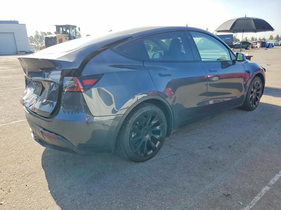 Photo 3 from auction – 2021 TESLA MODEL Y with VIN 5YJYGAEE8MF180229