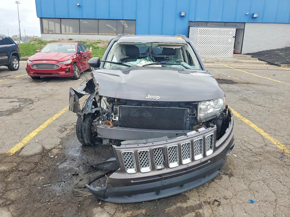 Photo 5 from auction – 2017 JEEP COMPASS with VIN 1C4NJDEB2HD178257