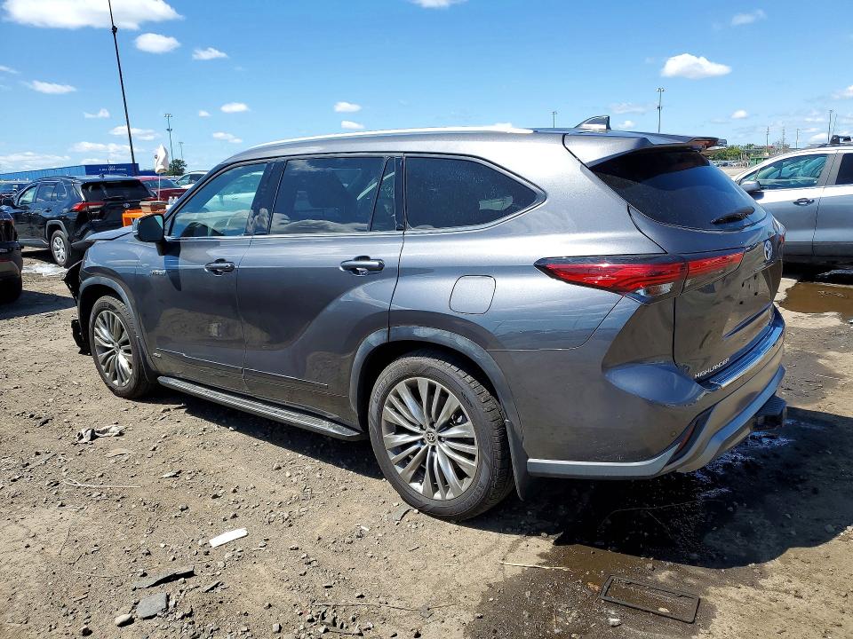 Photo 2 from auction – 2021 TOYOTA HIGHLANDER with VIN 5TDEBRCH0MS049059