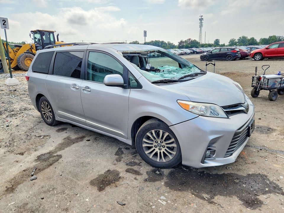 Photo 4 from auction – 2018 TOYOTA SIENNA with VIN 5TDYZ3DC7JS928479