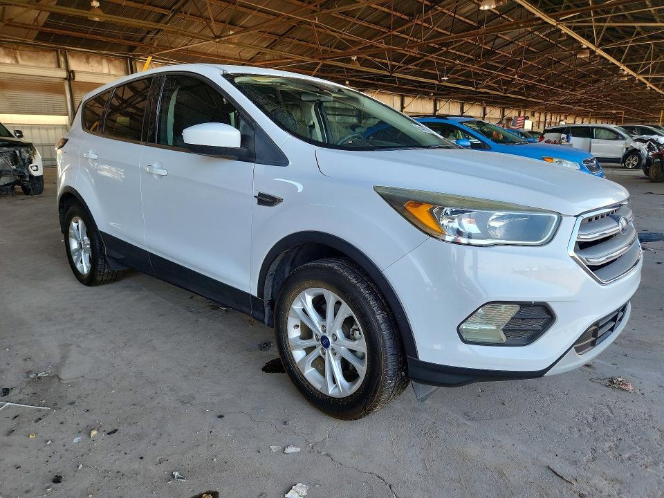 Photo 4 from auction – 2017 FORD ESCAPE with VIN 1FMCU0GDXHUE97195
