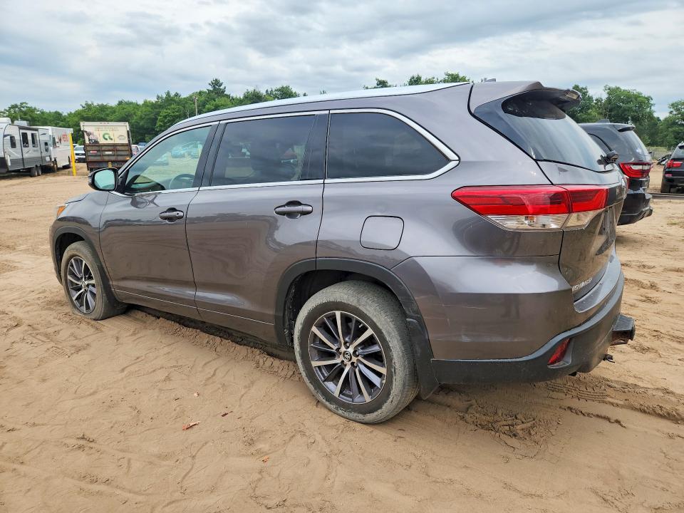 Photo 2 from auction – 2018 TOYOTA HIGHLANDER with VIN 5TDJZRFH1JS532139