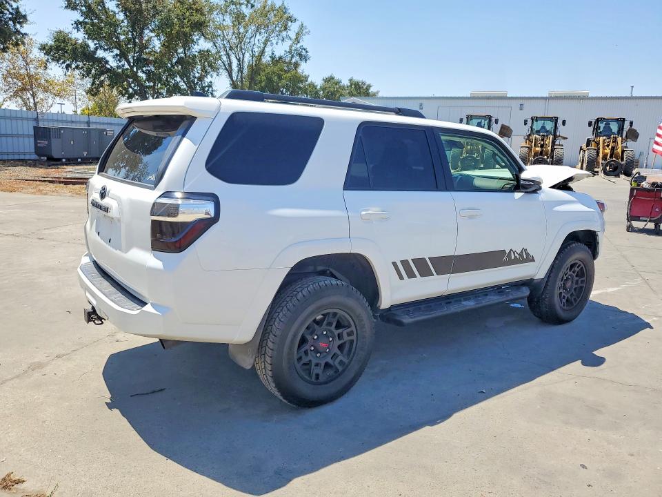 Photo 3 from auction – 2021 TOYOTA 4RUNNER with VIN JTENU5JR6M5878962