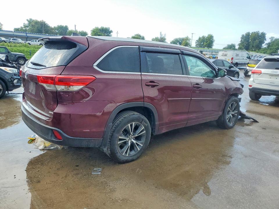 Photo 3 from auction – 2018 TOYOTA HIGHLANDER with VIN 5TDBZRFH3JS844600