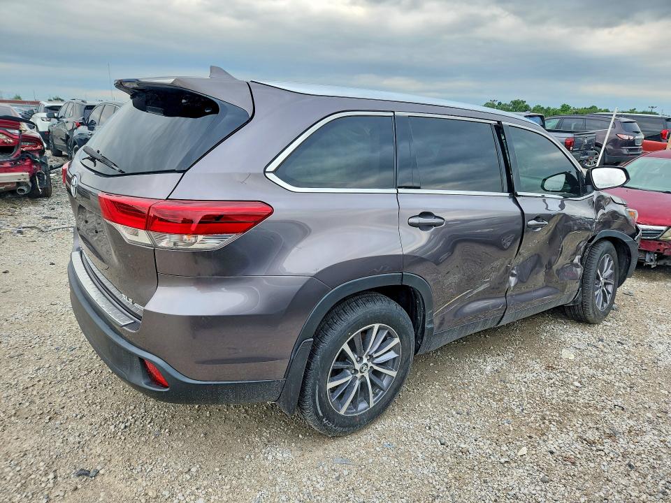 Photo 3 from auction – 2019 TOYOTA HIGHLANDER with VIN 5TDJZRFH5KS955100