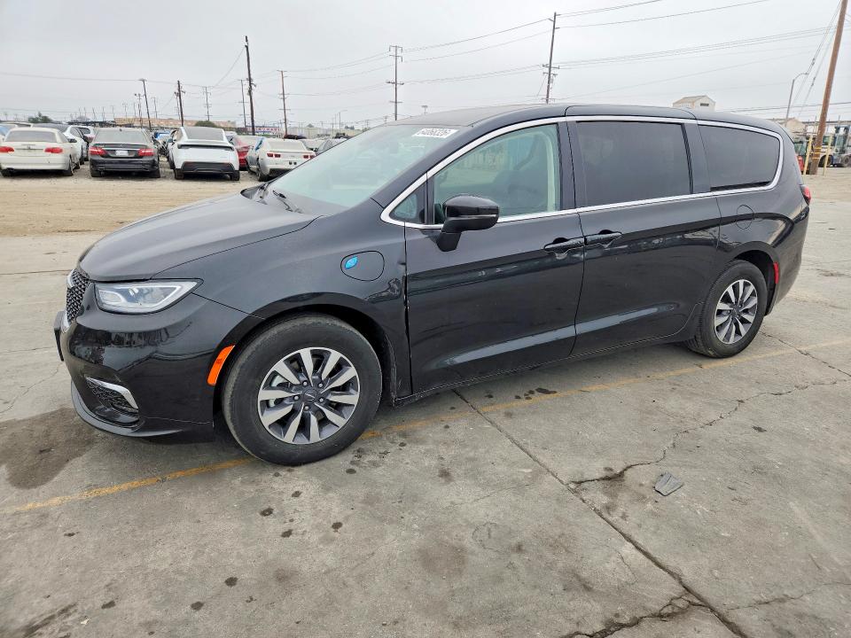 CHRYSLER PACIFICA 2023 with VIN 2C4RC1L75PR626219 - Photo from auction