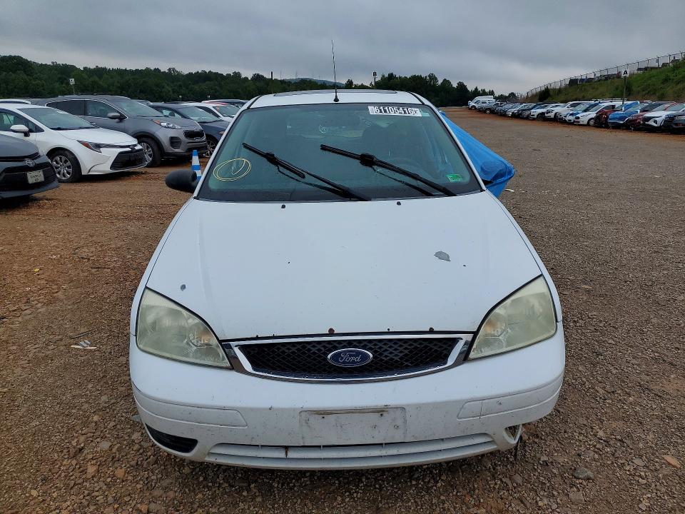 Photo 5 from auction – 2005 FORD FOCUS with VIN 3FAFP37N95R141526