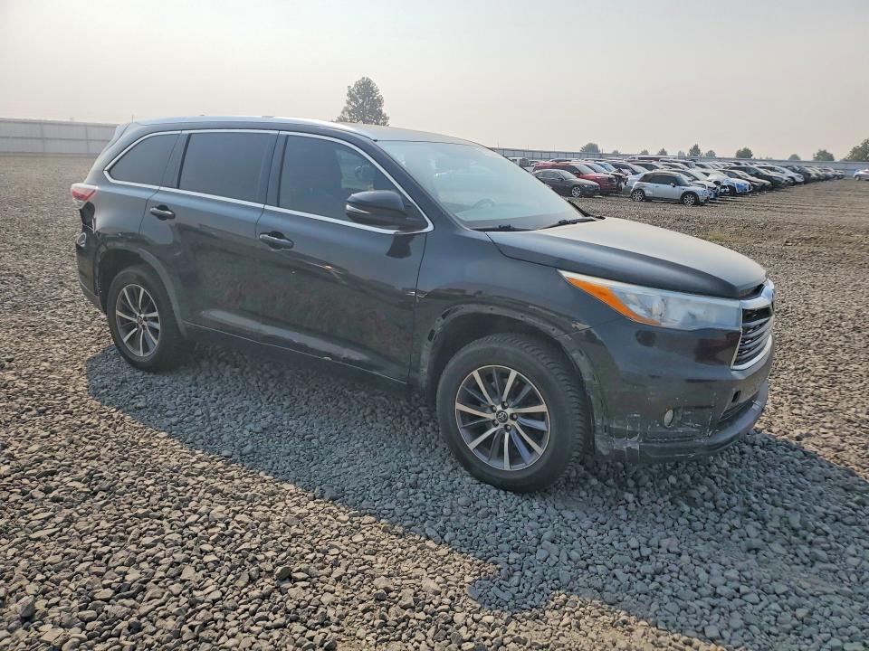 Photo 4 from auction – 2015 TOYOTA HIGHLANDER with VIN 5TDJKRFHXFS210594
