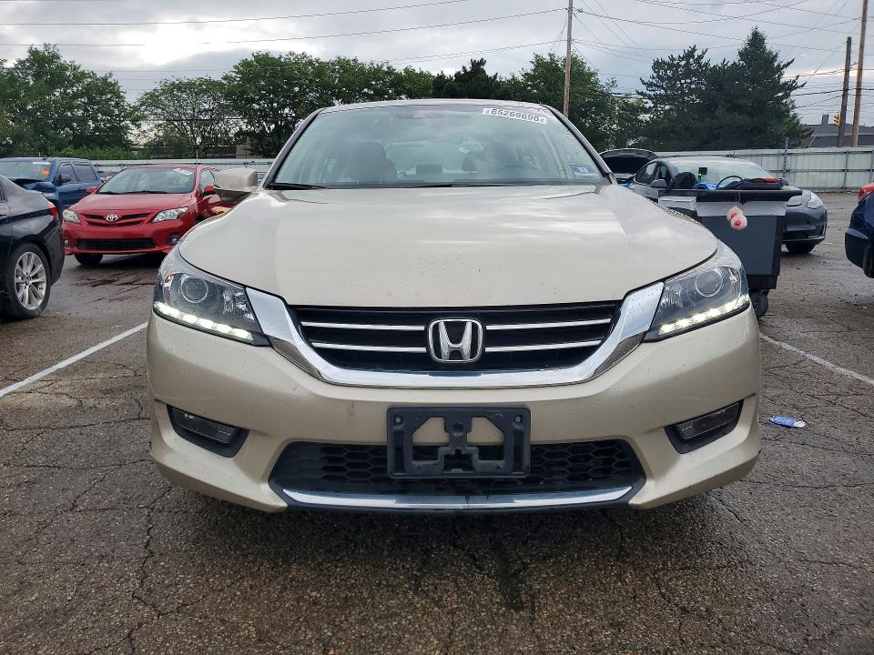 Photo 5 from auction – 2015 HONDA ACCORD with VIN 1HGCR3F87FA028142