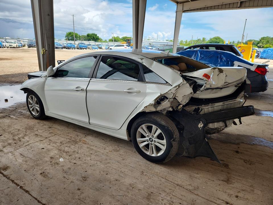 Photo 2 from auction – 2011 HYUNDAI SONATA with VIN 5NPEB4AC9BH192931