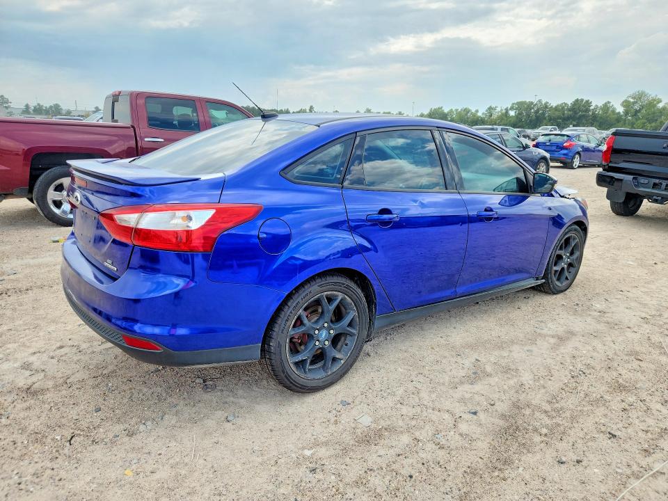 Photo 3 from auction – 2013 FORD FOCUS with VIN 1FADP3F27DL187402