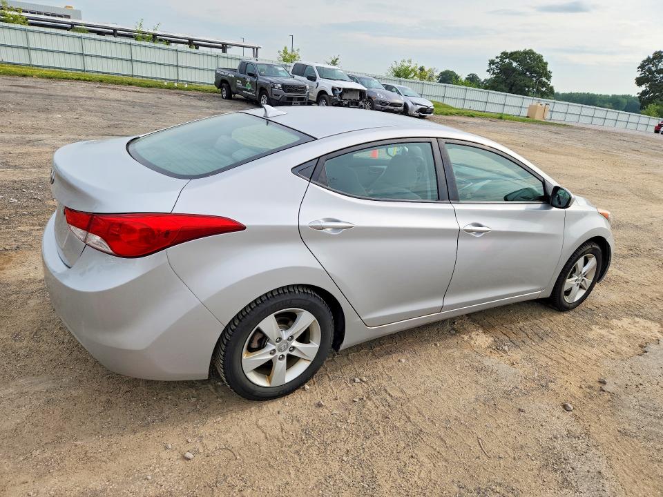 Photo 3 from auction – 2012 HYUNDAI ELANTRA with VIN KMHDH4AE3CU467577