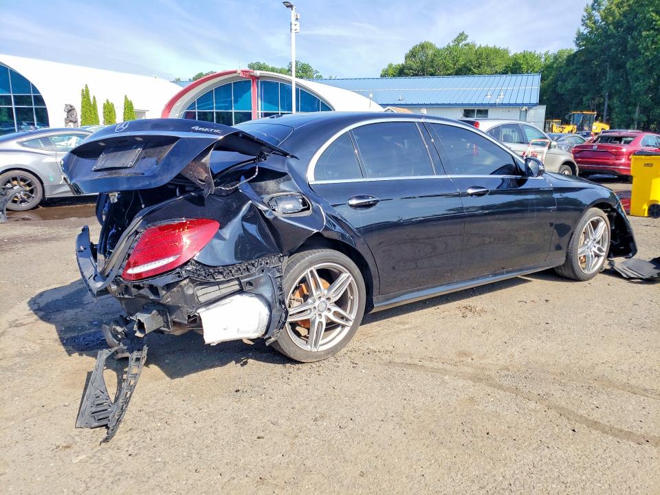 Photo 3 from auction – 2017 MERCEDES-BENZ E with VIN WDDZF4KB1HA032799