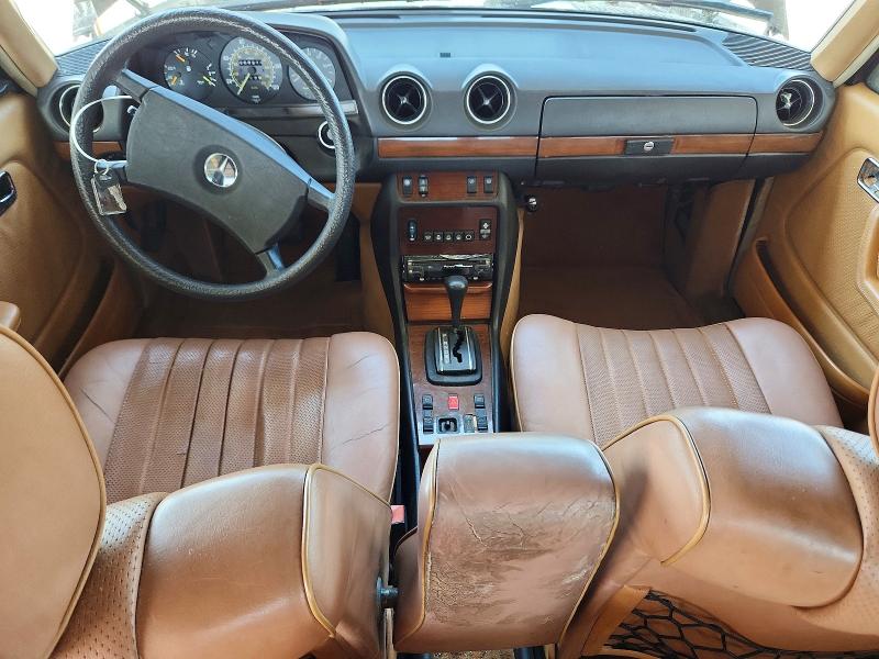 Photo 8 from auction – 1985 MERCEDES-BENZ 300 with VIN WDBAB33CXFA272238