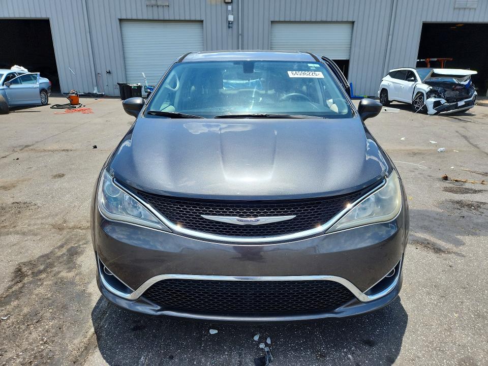 Photo 5 from auction – 2018 CHRYSLER PACIFICA with VIN 2C4RC1FG1JR107008
