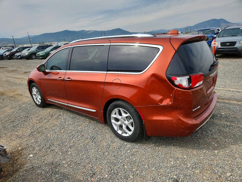 Photo 2 from auction – 2018 CHRYSLER PACIFICA with VIN 2C4RC1BG5JR182641