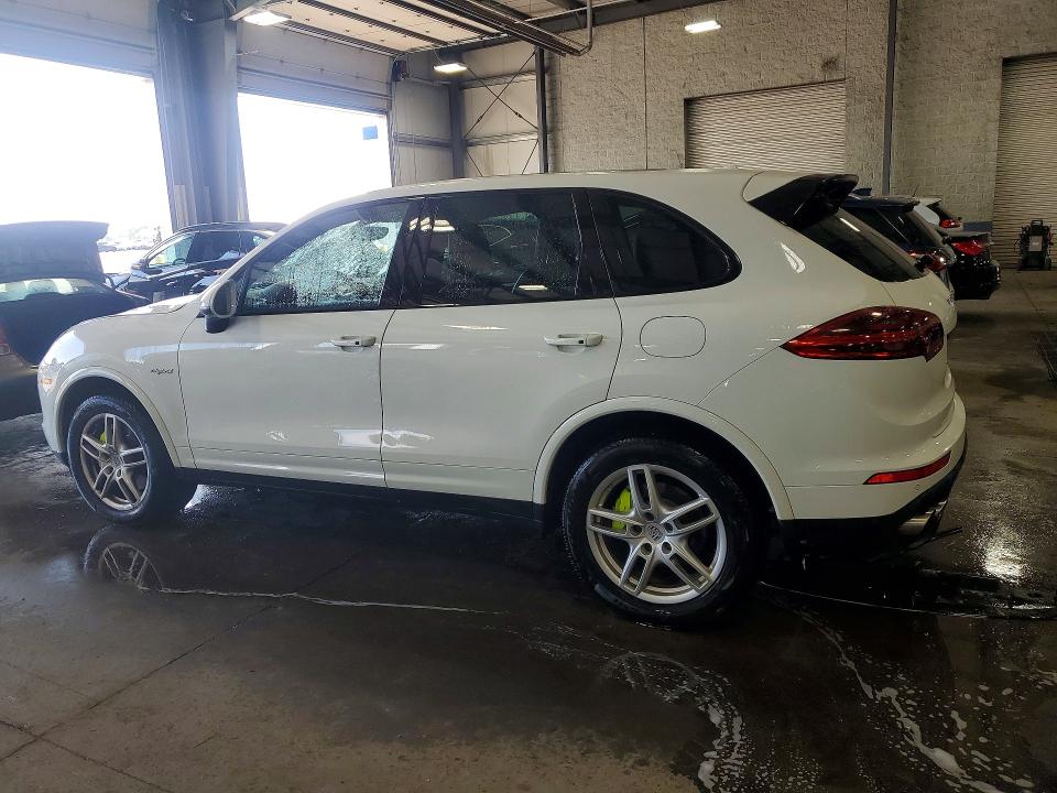 Photo 2 from auction – 2017 PORSCHE CAYENNE with VIN WP1AE2A29HLA70641