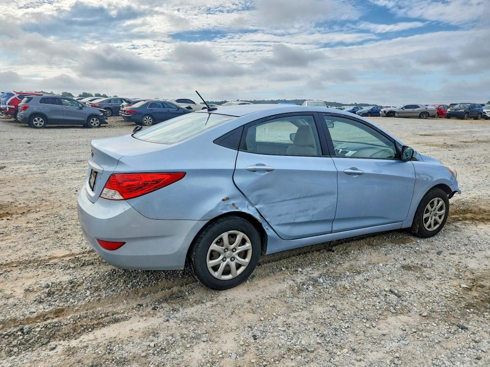 Photo 3 from auction – 2013 HYUNDAI ACCENT with VIN KMHCT4AE4DU446426
