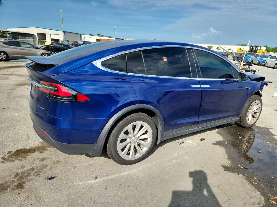 Photo 3 from auction – 2020 TESLA MODEL X with VIN 5YJXCBE22LF236229