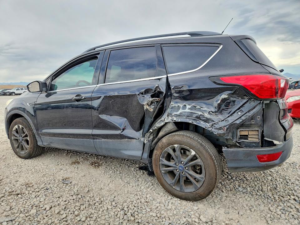 Photo 2 from auction – 2019 FORD ESCAPE with VIN 1FMCU9HD8KUC08227