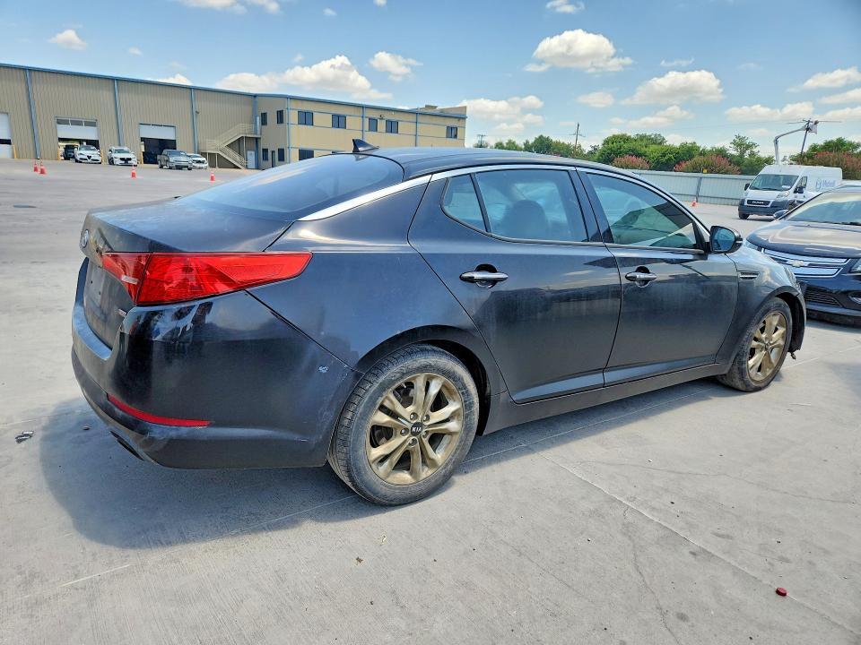Photo 3 from auction – 2011 KIA OPTIMA with VIN KNAGN4A70B5113792