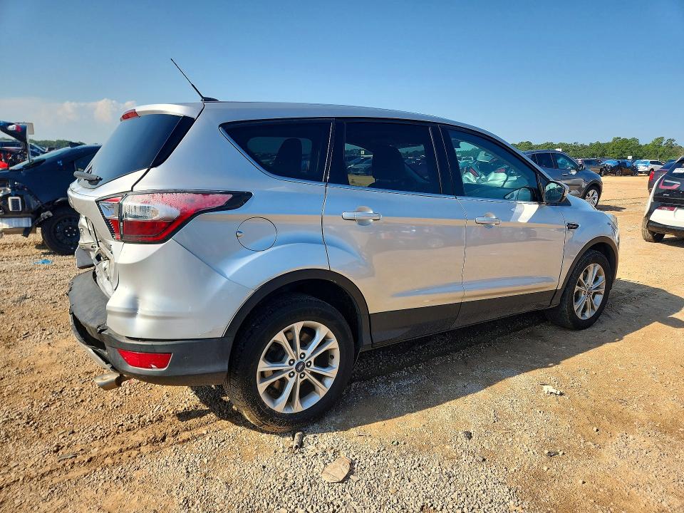 Photo 3 from auction – 2017 FORD ESCAPE with VIN 1FMCU0GD9HUB49159