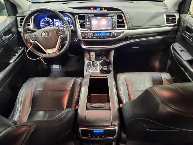 Photo 8 from auction – 2018 TOYOTA HIGHLANDER with VIN 5TDJZRFH5JS884530