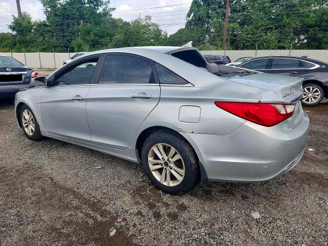 Photo 2 from auction – 2011 HYUNDAI SONATA with VIN 5NPEB4AC6BH118219