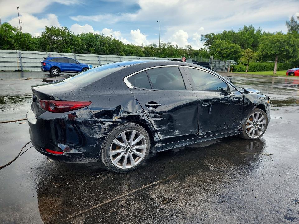 صورة رقم 3 من المزاد - 2021 MAZDA 3 مع VIN 3MZBPABM1MM204624