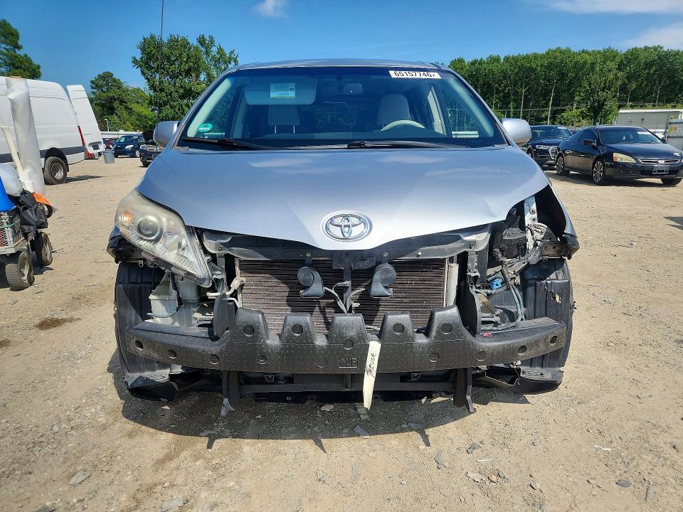 Photo 5 from auction – 2011 TOYOTA SIENNA with VIN 5TDKK3DC0BS050051