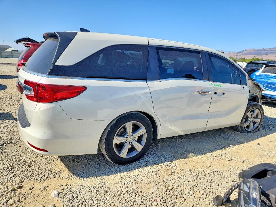 Photo 3 from auction – 2018 HONDA ODYSSEY with VIN 5FNRL6H71JB015001