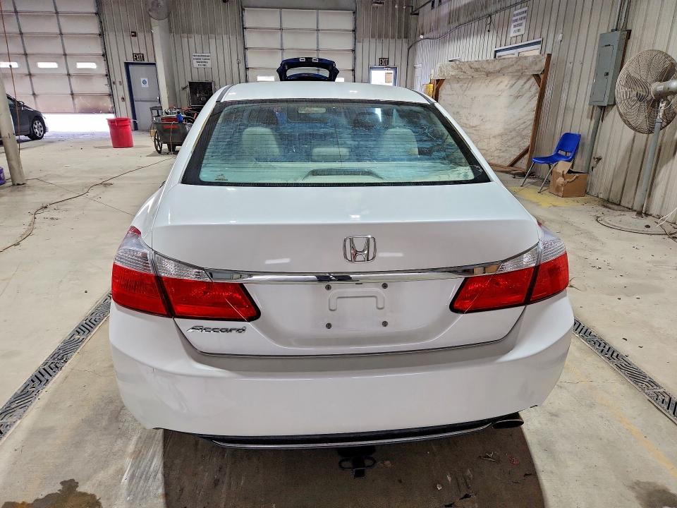 Photo 6 from auction – 2014 HONDA ACCORD with VIN 1HGCR2F70EA161972