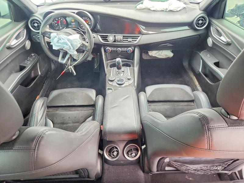 Photo 8 from auction – 2017 ALFA ROMEO GIULIA with VIN ZARFAEAV3H7549893