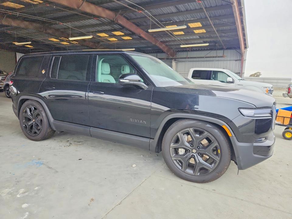 Photo 4 from auction – 2025 RIVIAN R1S with VIN 7PDSGBBA5SN055905