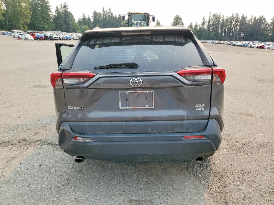 Photo 6 from auction – 2019 TOYOTA RAV4 with VIN 2T3P1RFV0KC015875