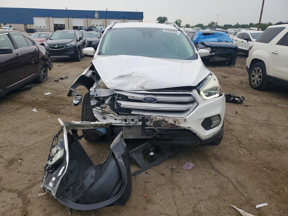 Photo 5 from auction – 2018 FORD ESCAPE with VIN 1FMCU9J97JUA00022