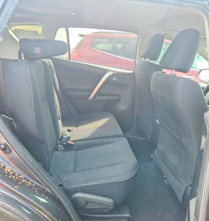 Photo 10 from auction – 2018 TOYOTA RAV4 with VIN JTMRFREV8JD222309