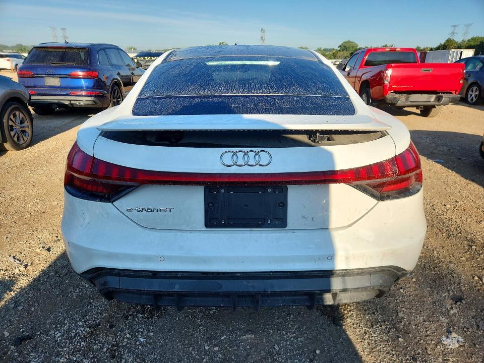 Photo 6 from auction – 2022 AUDI E-TRON GT with VIN WAUFJBFW9N7008107