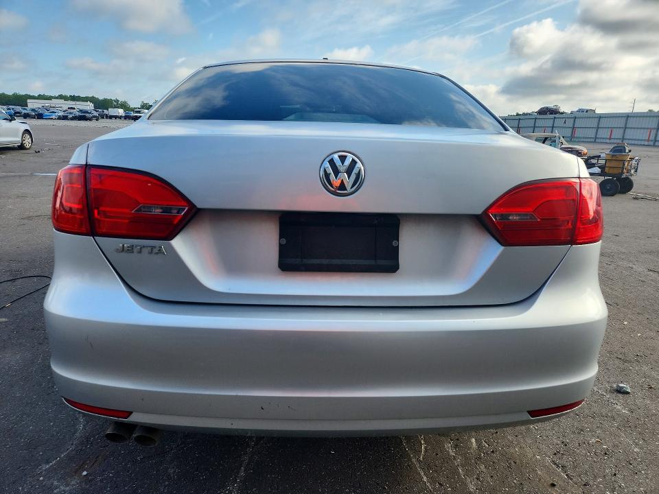 Photo 6 from auction – 2014 VOLKSWAGEN JETTA with VIN 3VW2K7AJ1EM413307