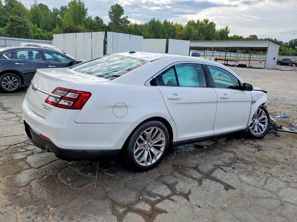 Photo 3 from auction – 2017 FORD TAURUS with VIN 1FAHP2F8XHG104060