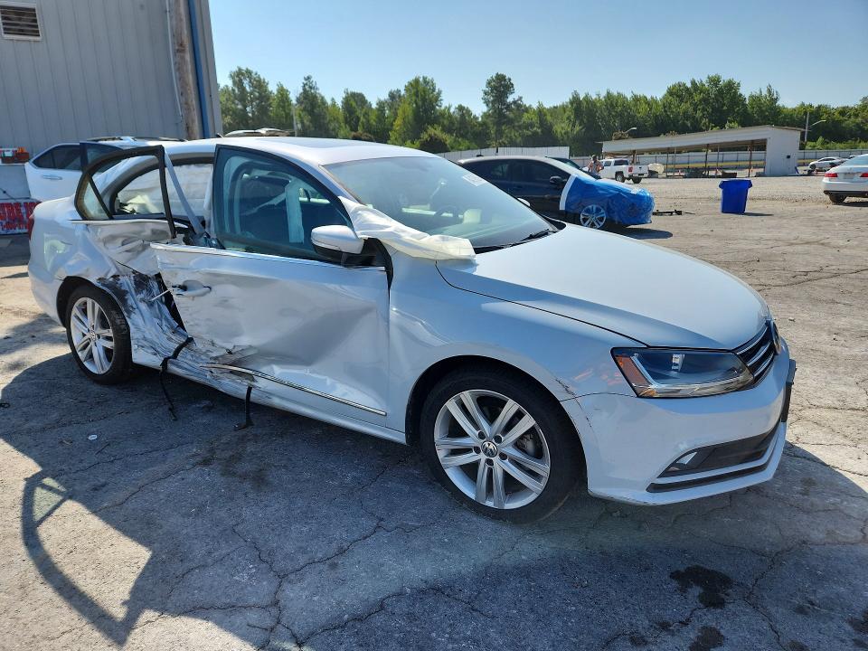 Photo 4 from auction – 2017 VOLKSWAGEN JETTA with VIN 3VWL17AJ3HM264894