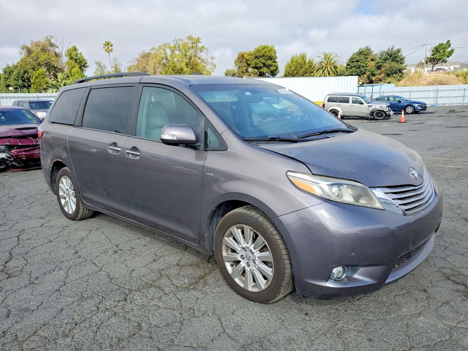 Photo 4 from auction – 2016 TOYOTA SIENNA with VIN 5TDDK3DCXGS136497