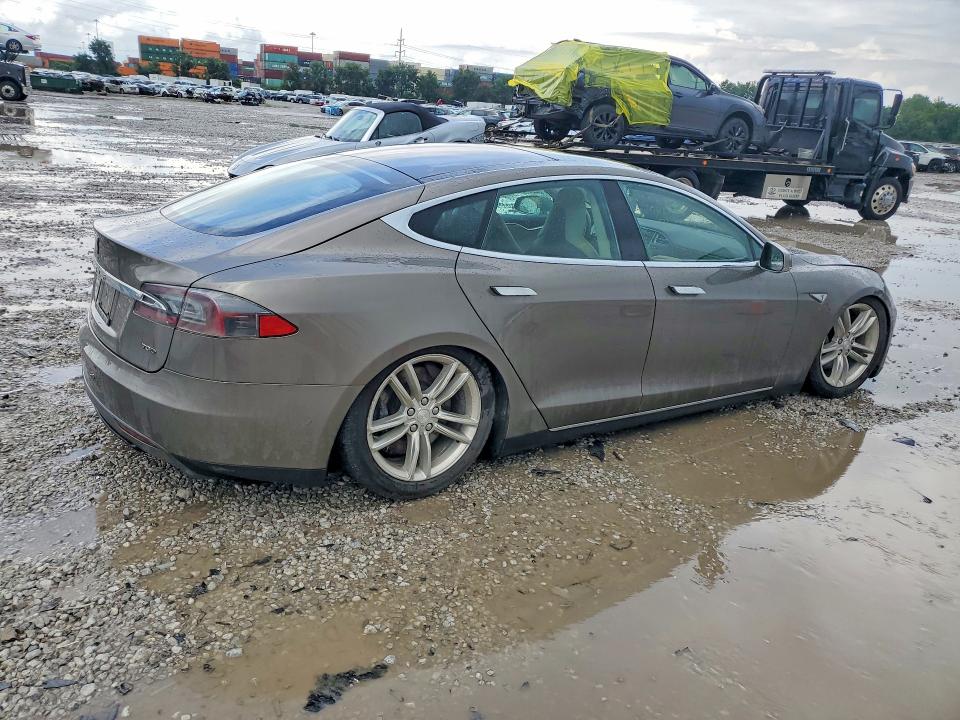 Photo 3 from auction – 2015 TESLA MODEL S with VIN 5YJSA1E23FF103073