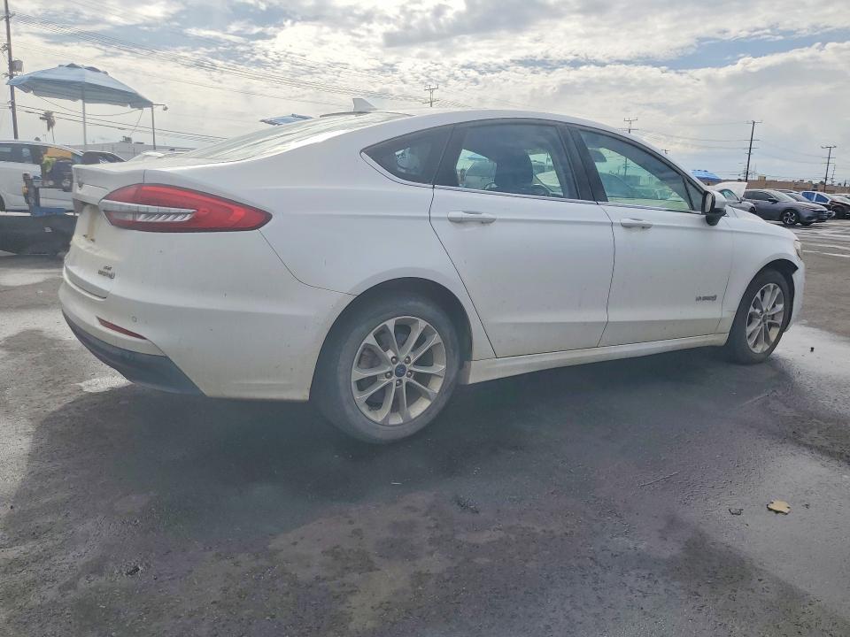 Photo 3 from auction – 2019 FORD FUSION with VIN 3FA6P0LUXKR200199