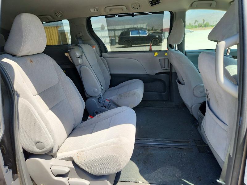 Photo 11 from auction – 2017 TOYOTA SIENNA with VIN 5TDKZ3DC1HS794715