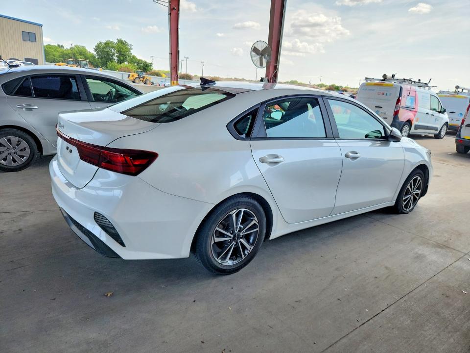 Photo 3 from auction – 2023 KIA FORTE with VIN 3KPF24AD7PE566414