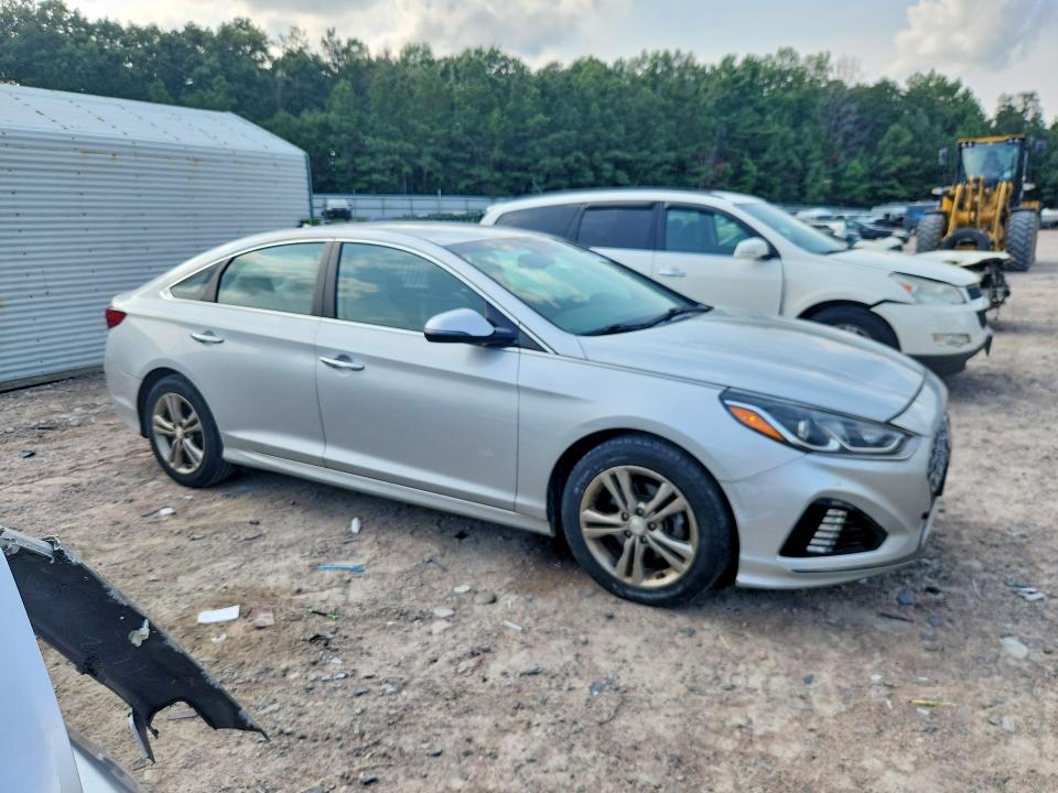 Photo 4 from auction – 2019 HYUNDAI SONATA with VIN 5NPE34AF7KH784450