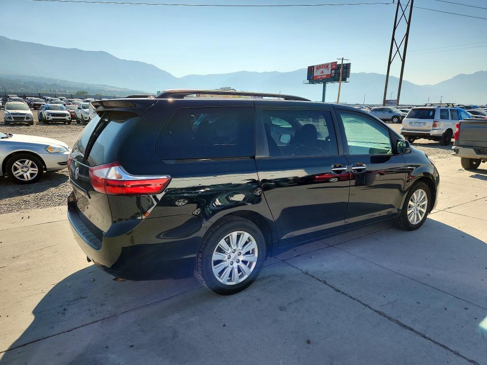 Photo 3 from auction – 2017 TOYOTA SIENNA with VIN 5TDDZ3DC1HS171975