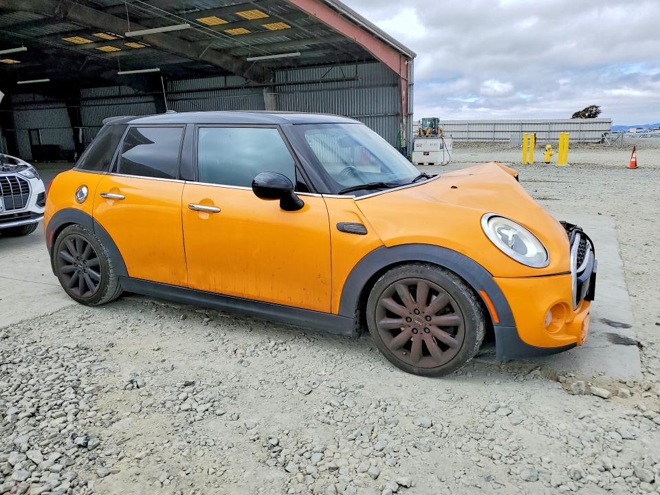Photo 4 from auction – 2016 MINI COOPER with VIN WMWXU3C53G2D31486